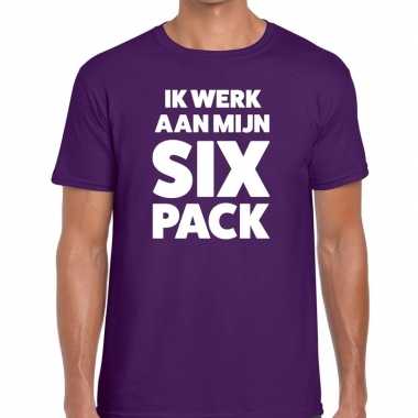 Ik werk aan mijn six pack tekst t-shirt paars heren