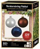 134 stuks kerstballen mix wit bruin donkerblauw voor 180 cm boom trend