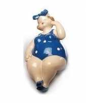 Beeld zittende dikke dame met blauw wit badpak 12 cm trend
