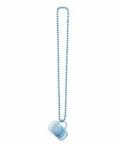 Blauw shotglas met een ketting trend