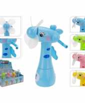 Blauwe waterspray ventilator giraffe 15 cm voor kinderen trend
