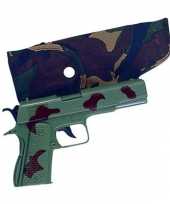 Camouflage print pistolen trend