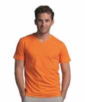 Casual oranje heren v hals shirt trend