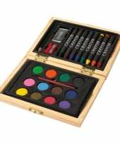 Kleuren en tekenen koffer met verf krijt en meer trend