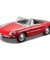 Modelauto alfa romeo spider 1966 rood 1 32 trend