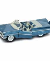 Modelauto chevrolet impala cabrio 1956 1 18 trend