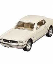 Modelauto ford mustang 1964 creme 13 cm trend