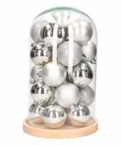 Stolp met 30 zilveren kerstballen trend
