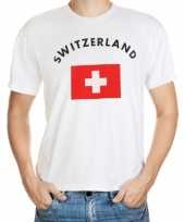 T shirts met vlag zwitserse print trend