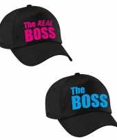 The boss en the real boss caps blauw roze tekst volwassenen trend