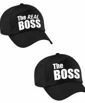 The boss en the real boss caps zwart met witte tekst volwassenen trend