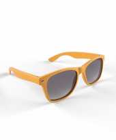 Trendy oranje montuur zonnebril trend