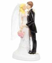 Trouwfiguurtjes bruidspaar kus taart decoratie 14cm trend