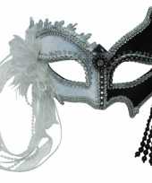 Venetiaanse zwart witte maskers trend