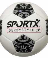 Voetbal met tribal vlakken 22 cm kunstgrasbal en veldvoetbal trend