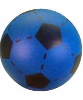 Zachte voetbal blauw gekleurd 20 cm trend